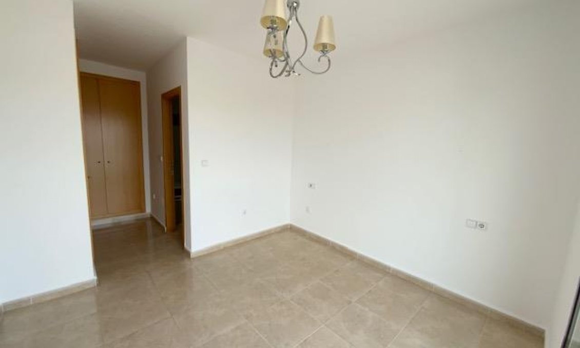 Használt Ingatlanok - Villa -
Roldan - Inland