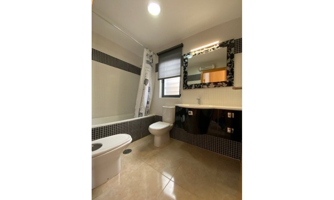 Használt Ingatlanok - Villa -
Roldan - Inland