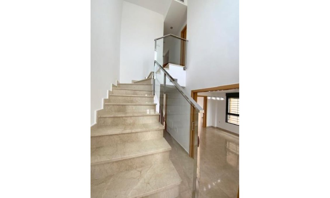 Használt Ingatlanok - Villa -
Roldan - Inland