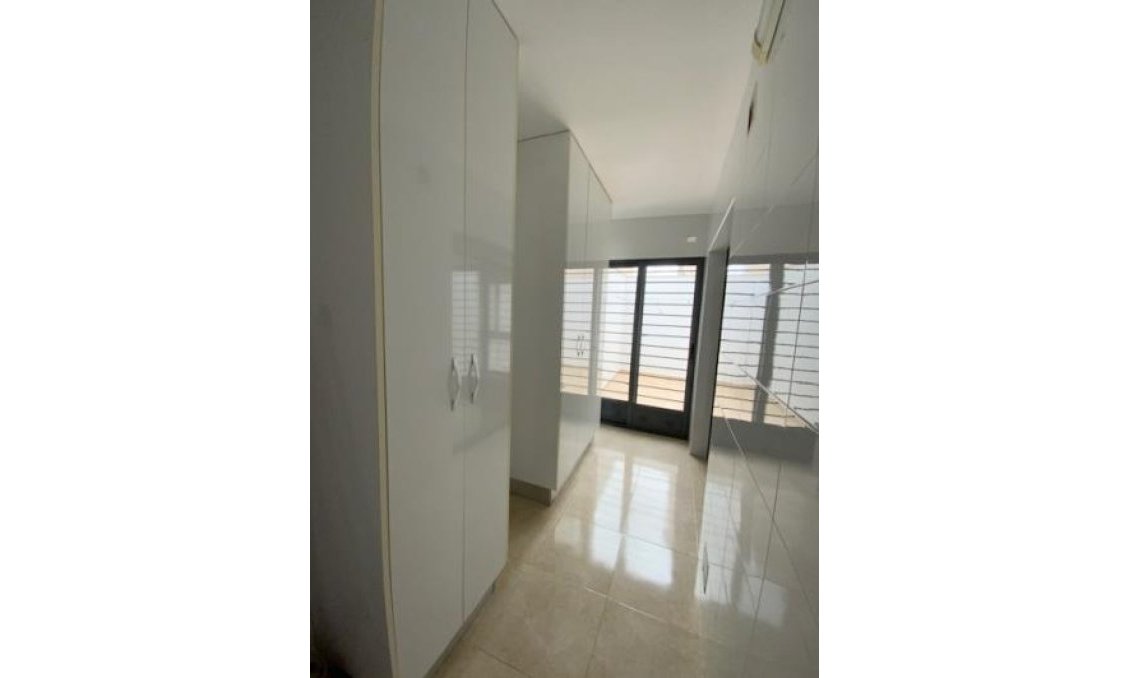 Használt Ingatlanok - Villa -
Roldan - Inland