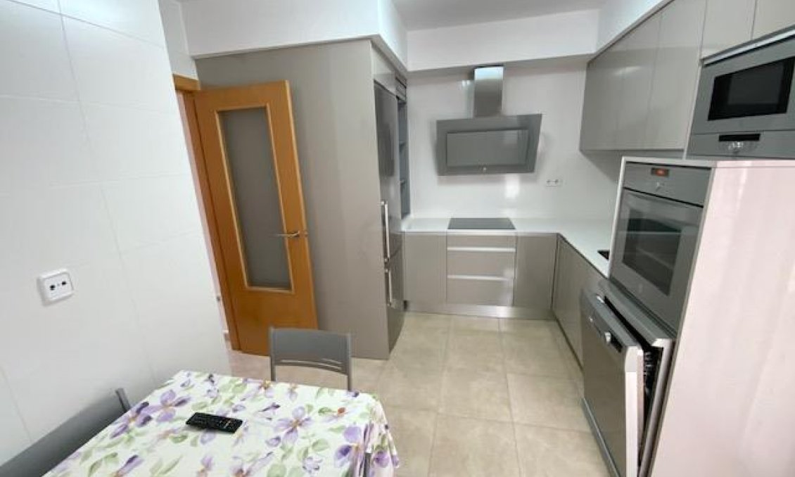 Használt Ingatlanok - Villa -
Roldan - Inland