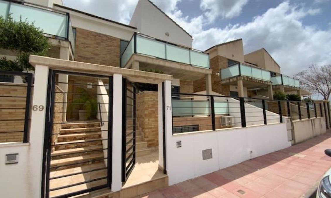 Használt Ingatlanok - Villa -
Roldan - Inland