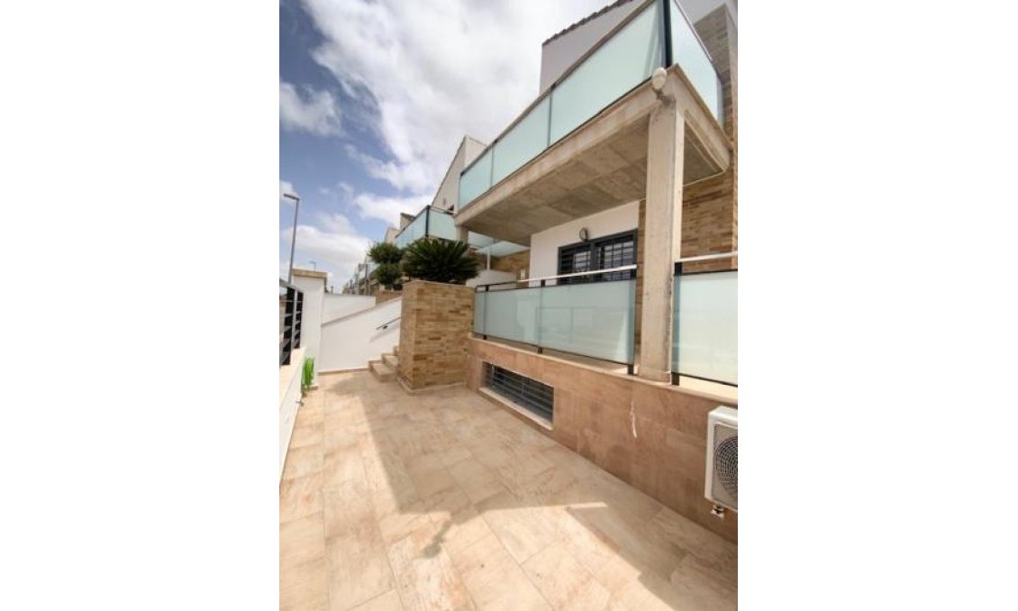 Használt Ingatlanok - Villa -
Roldan - Inland