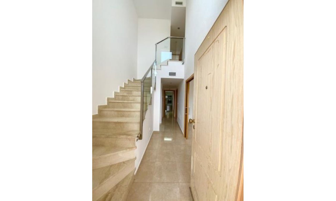 Használt Ingatlanok - Villa -
Roldan - Inland