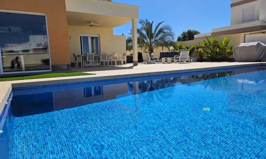 Használt Ingatlanok - Villa -
Torrevieja - Costa Blanca