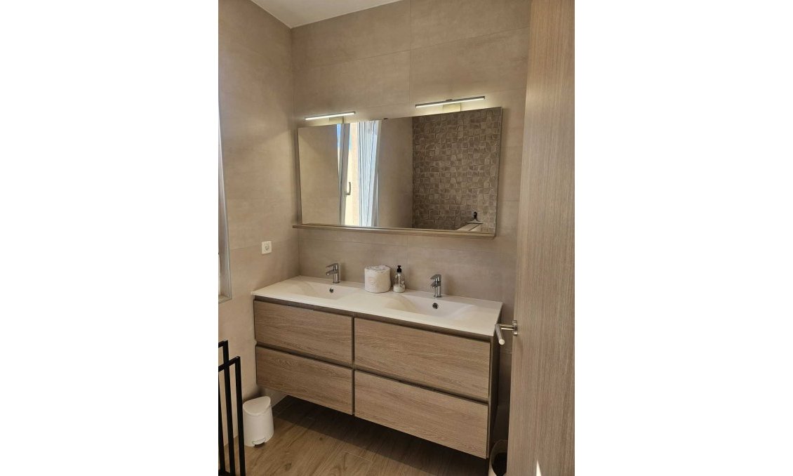 Használt Ingatlanok - Villa -
Torrevieja - Costa Blanca