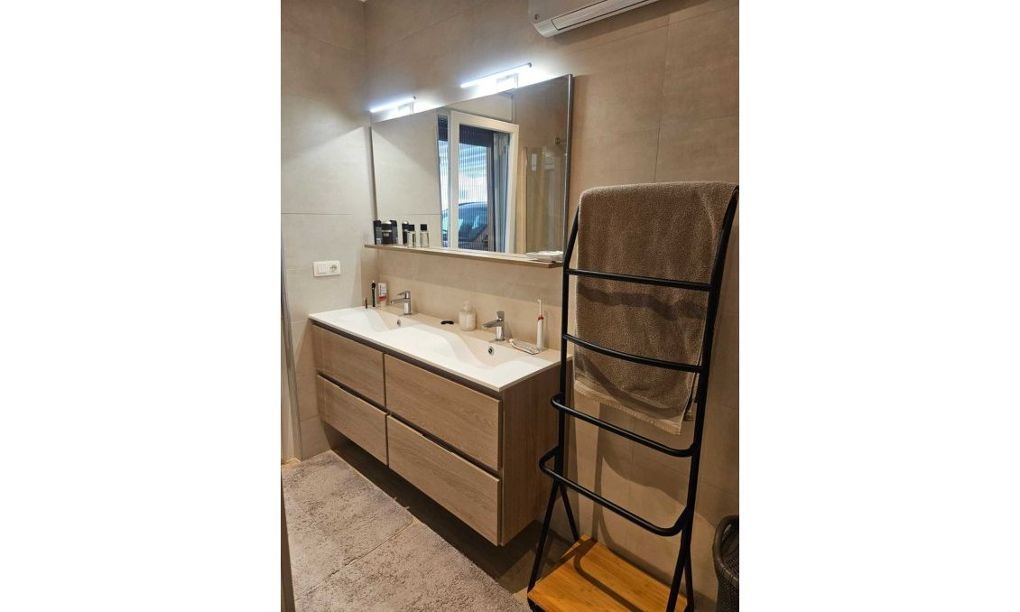 Használt Ingatlanok - Villa -
Torrevieja - Costa Blanca