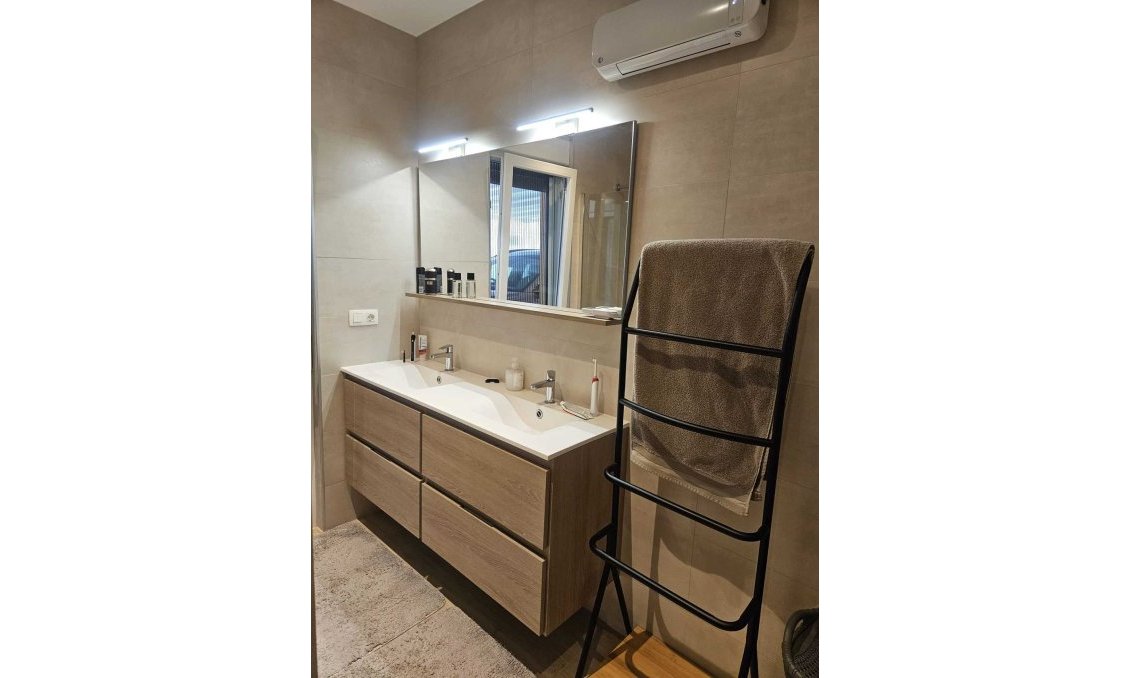 Használt Ingatlanok - Villa -
Torrevieja - Costa Blanca