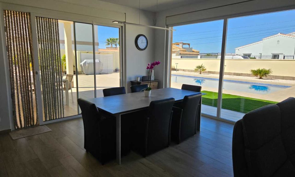 Használt Ingatlanok - Villa -
Torrevieja - Costa Blanca