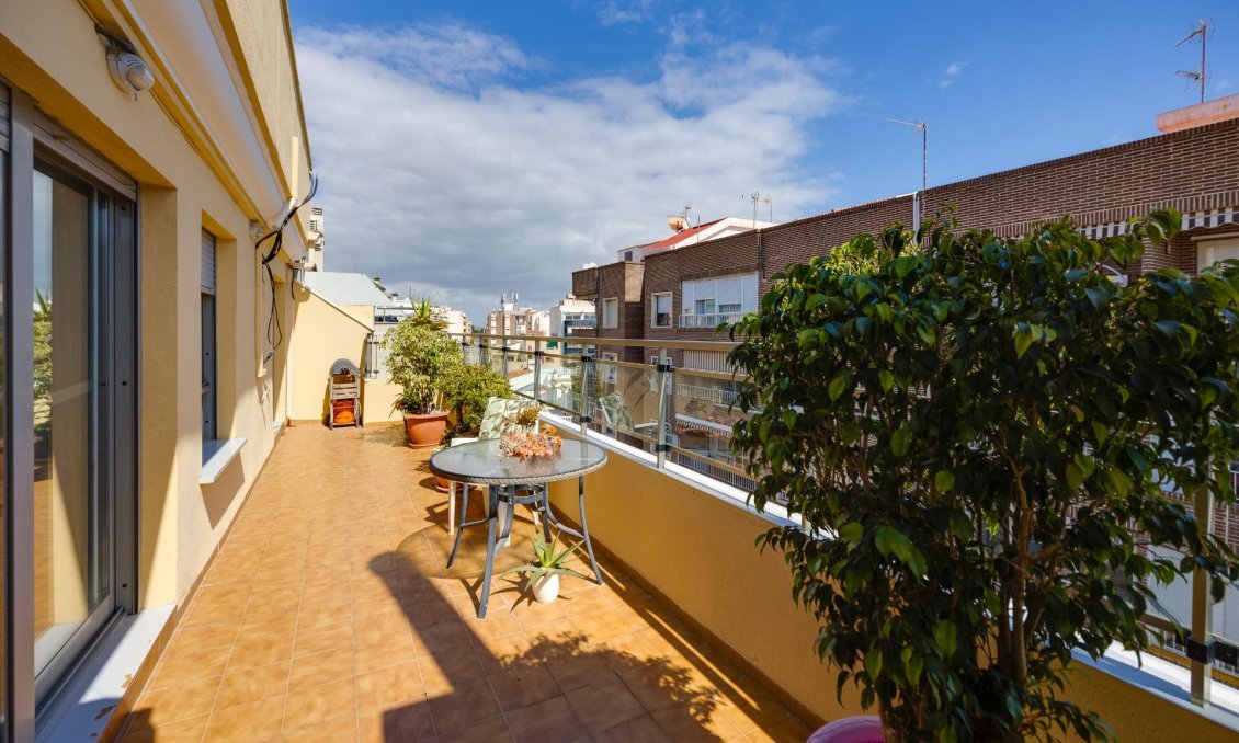 Használt Ingatlanok - Tetőtéri lakás -
Torrevieja - Centrum