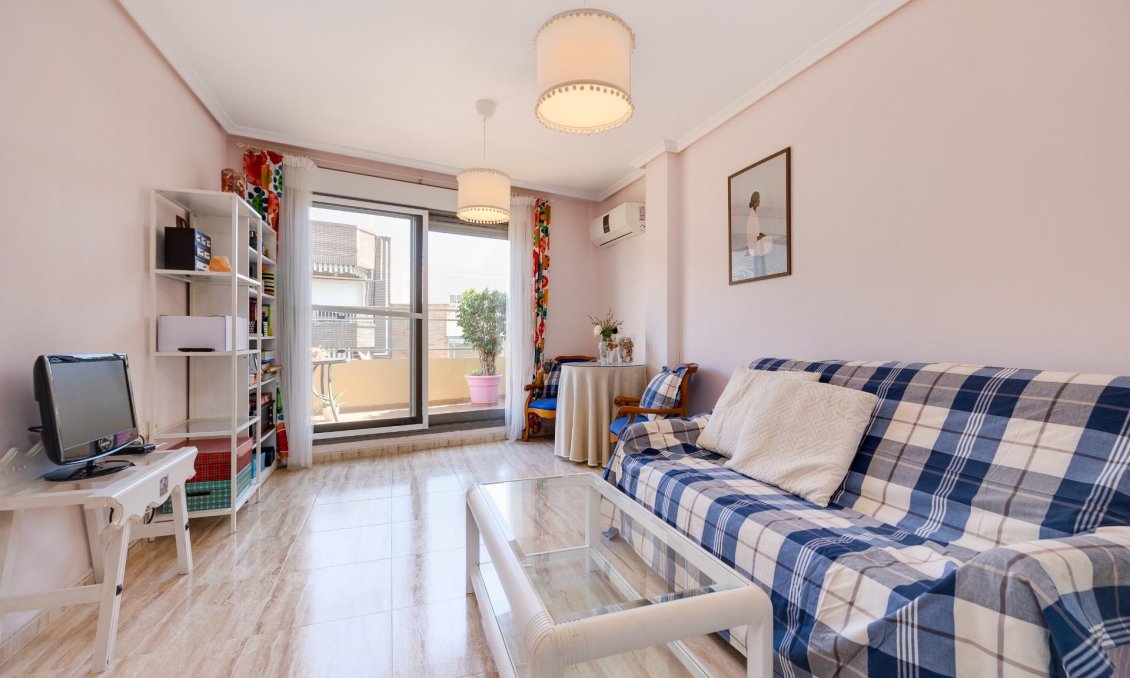 Használt Ingatlanok - Tetőtéri lakás -
Torrevieja - Centrum