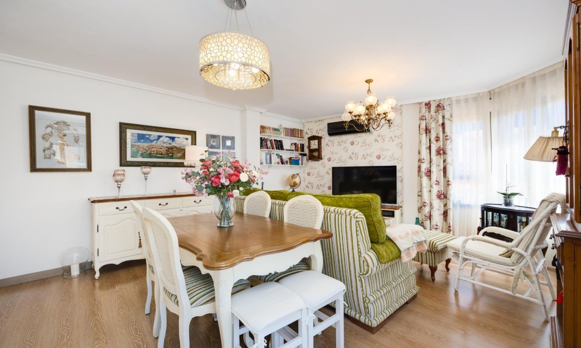 Használt Ingatlanok - Tetőtéri lakás -
Torrevieja - Centrum