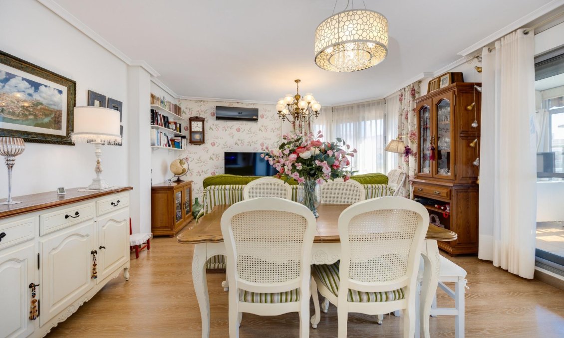 Használt Ingatlanok - Tetőtéri lakás -
Torrevieja - Centrum