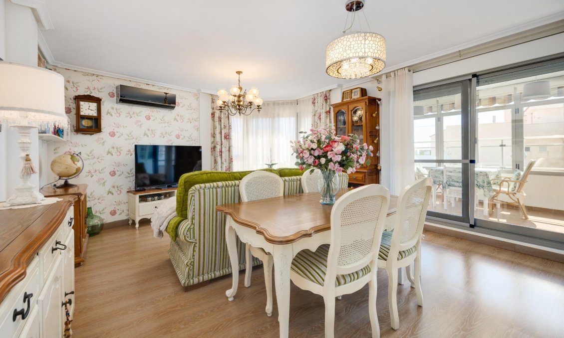 Használt Ingatlanok - Tetőtéri lakás -
Torrevieja - Centrum