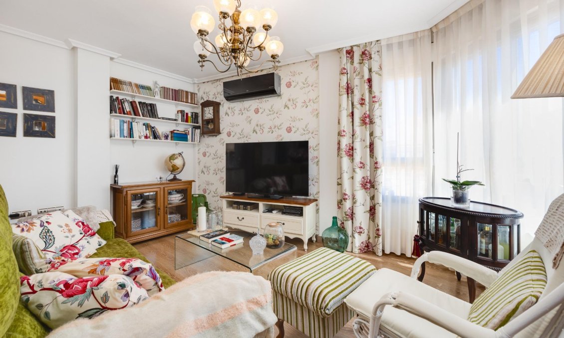 Használt Ingatlanok - Tetőtéri lakás -
Torrevieja - Centrum