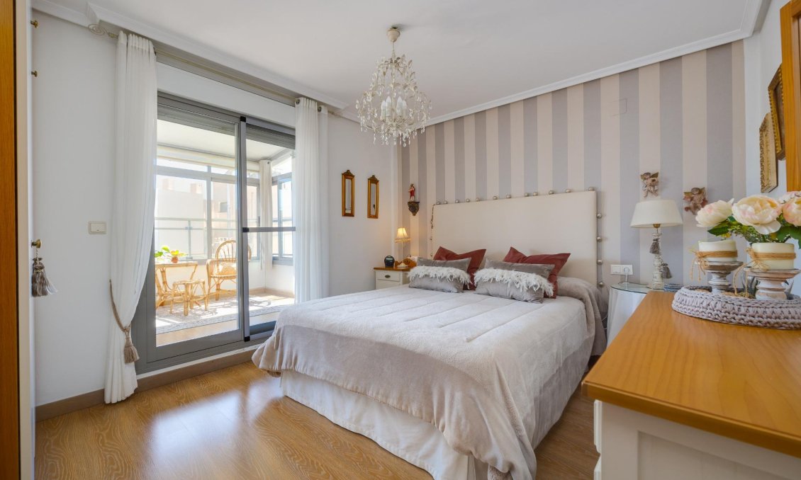 Használt Ingatlanok - Tetőtéri lakás -
Torrevieja - Centrum