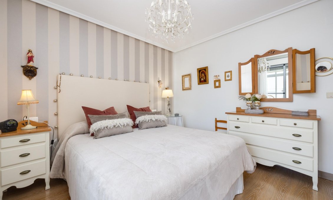 Használt Ingatlanok - Tetőtéri lakás -
Torrevieja - Centrum