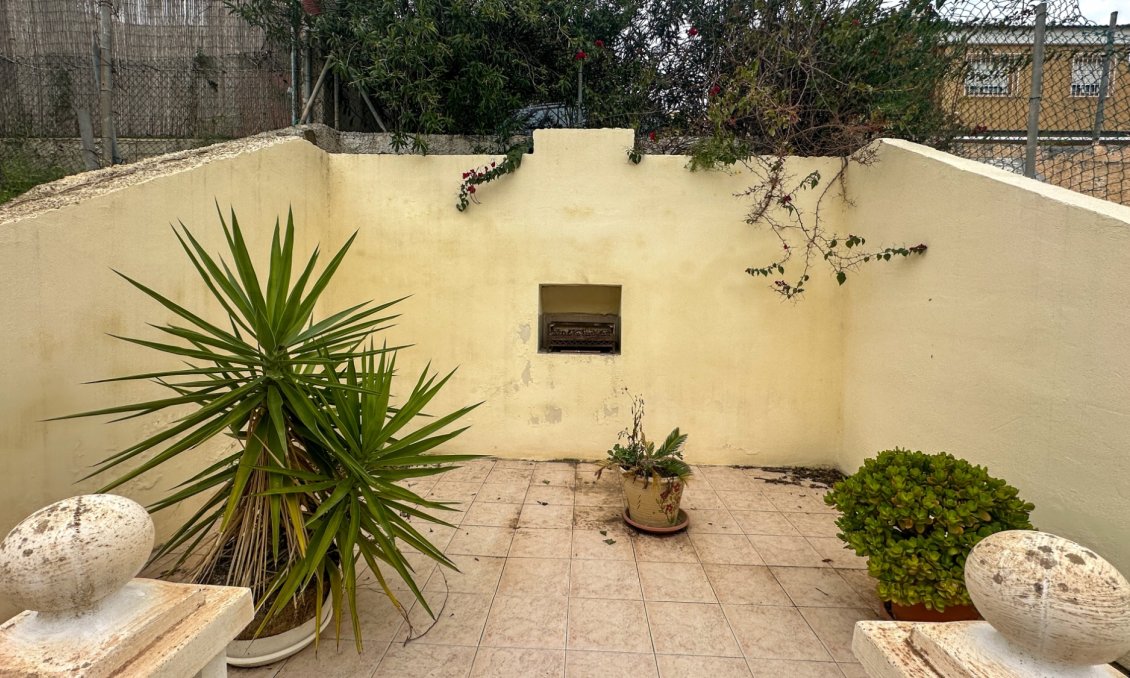 Használt Ingatlanok - Sorház -
Torrevieja - Costa Blanca