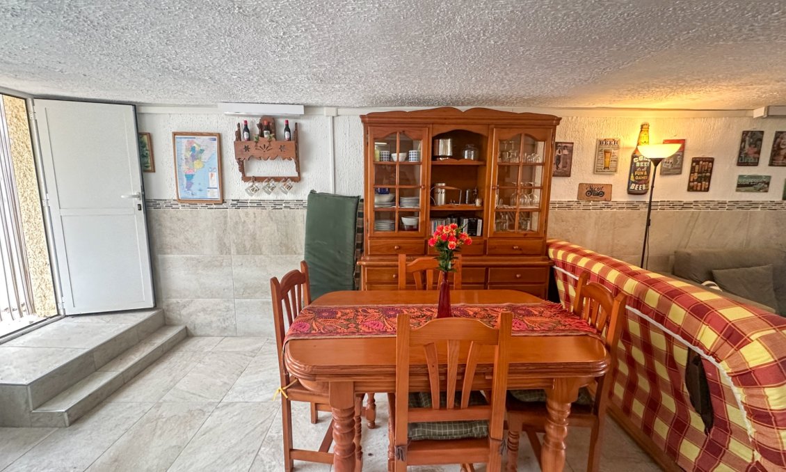 Használt Ingatlanok - Sorház -
Torrevieja - Costa Blanca