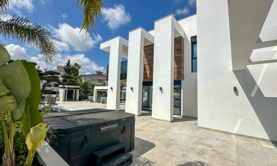 Használt Ingatlanok - Villa -
Orihuela Costa - Costa Blanca