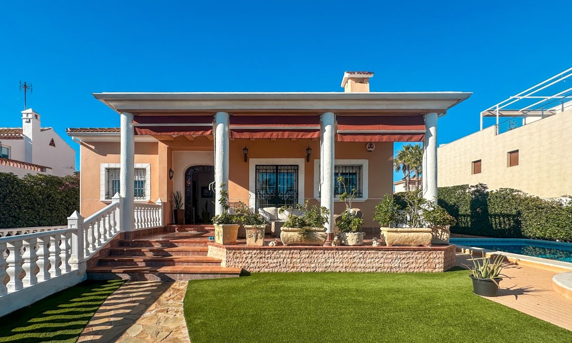 Használt Ingatlanok - Villa -
La Mata - Costa Blanca