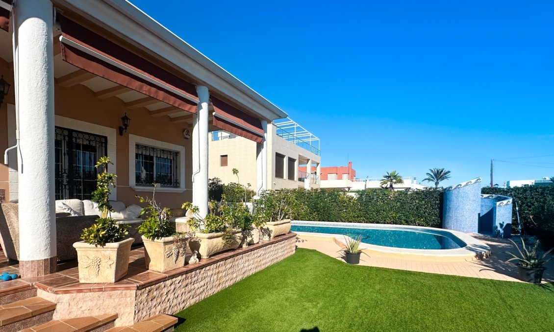 Használt Ingatlanok - Villa -
La Mata - Costa Blanca