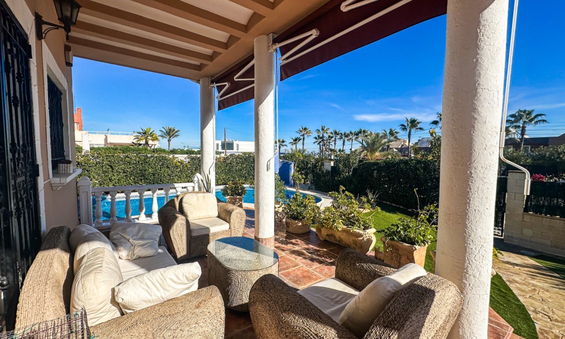 Használt Ingatlanok - Villa -
La Mata - Costa Blanca