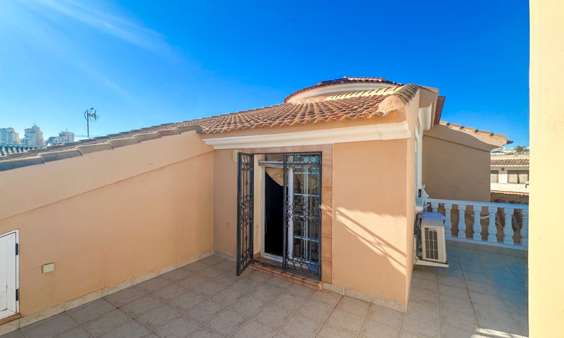 Használt Ingatlanok - Villa -
La Mata - Costa Blanca