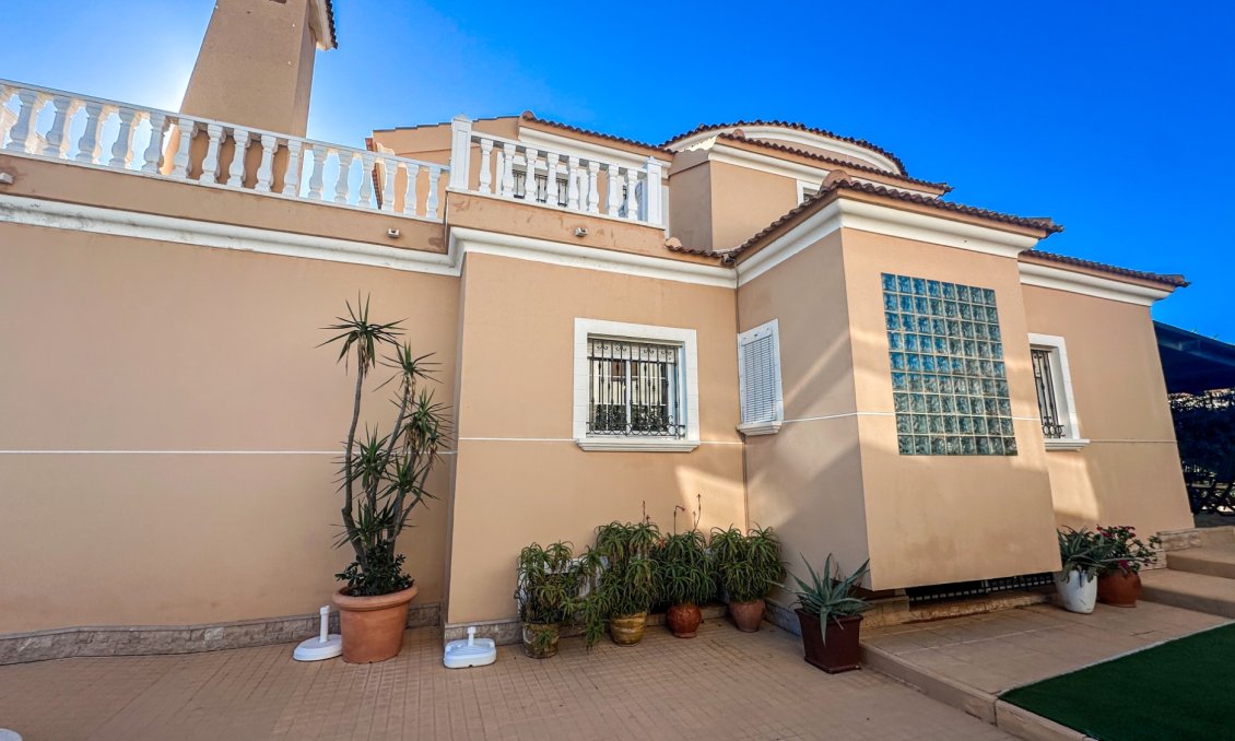 Használt Ingatlanok - Villa -
La Mata - Costa Blanca