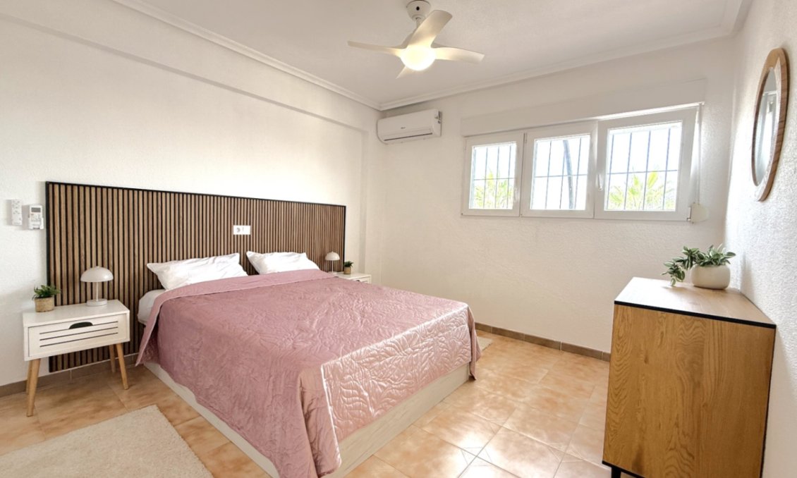 Használt Ingatlanok - Tetőtéri lakás -
Torrevieja - Costa Blanca