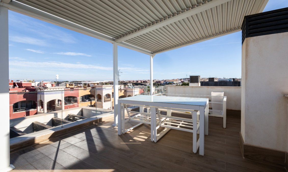 Használt Ingatlanok - Villa -
Orihuela - Inland