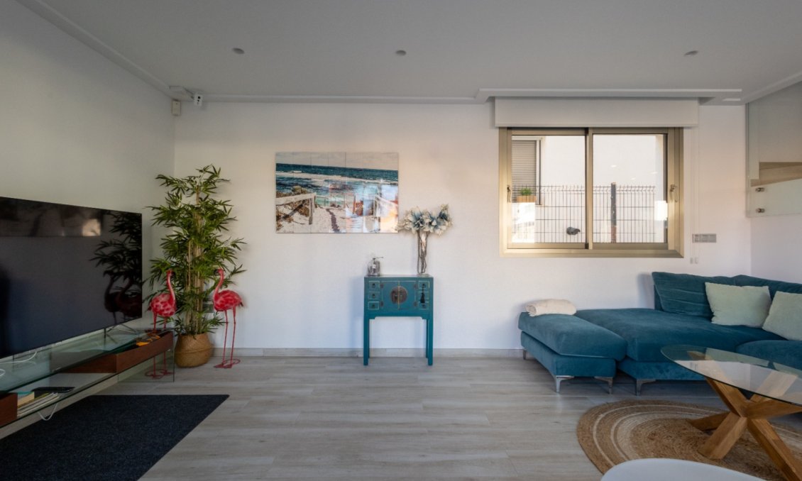 Használt Ingatlanok - Villa -
Orihuela - Inland