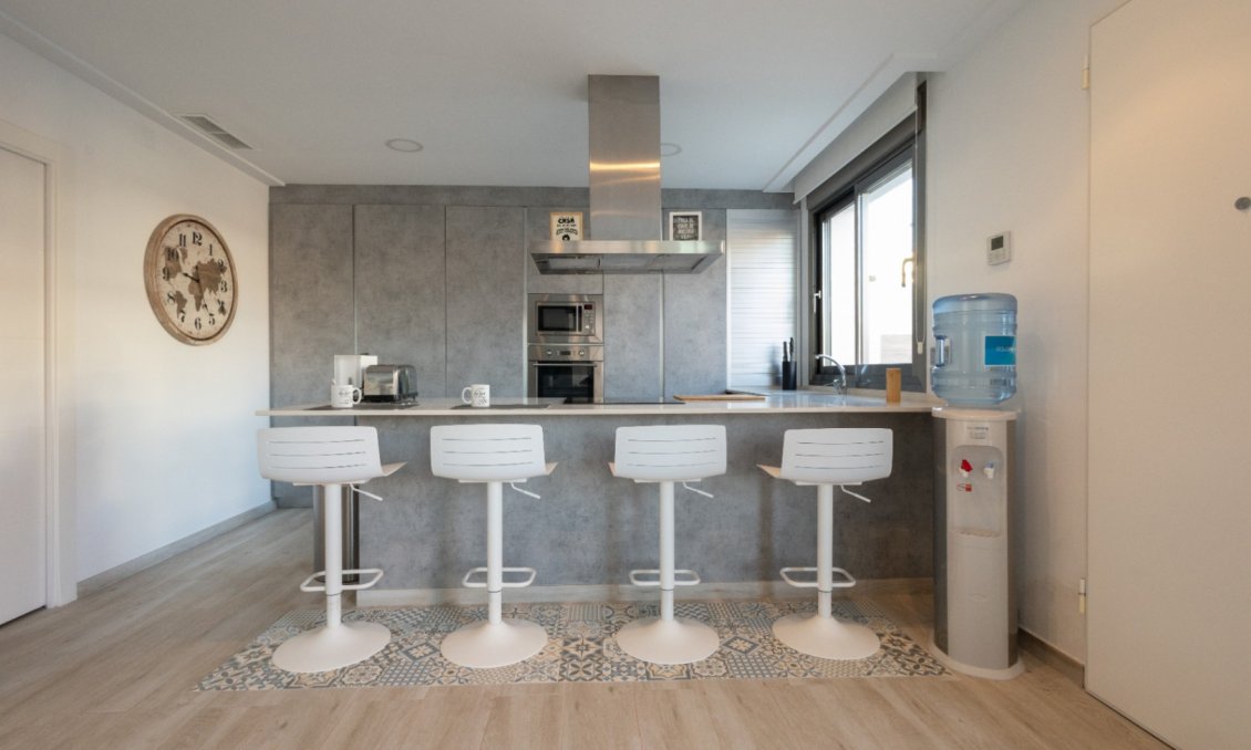 Használt Ingatlanok - Villa -
Orihuela - Inland