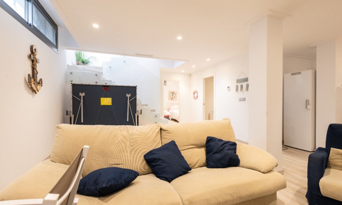 Használt Ingatlanok - Villa -
Orihuela - Inland