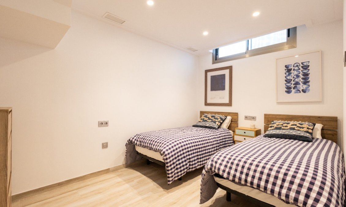 Használt Ingatlanok - Villa -
Orihuela - Inland