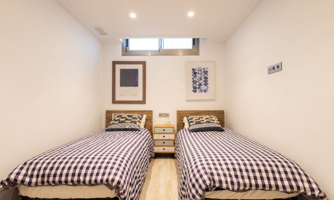 Használt Ingatlanok - Villa -
Orihuela - Inland