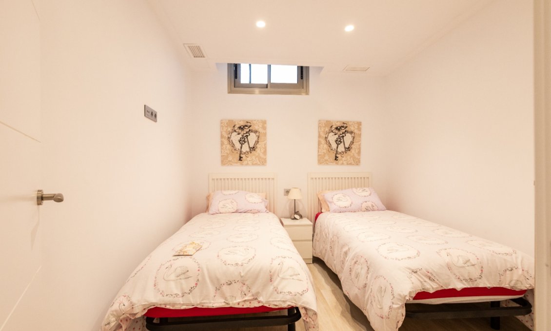 Használt Ingatlanok - Villa -
Orihuela - Inland