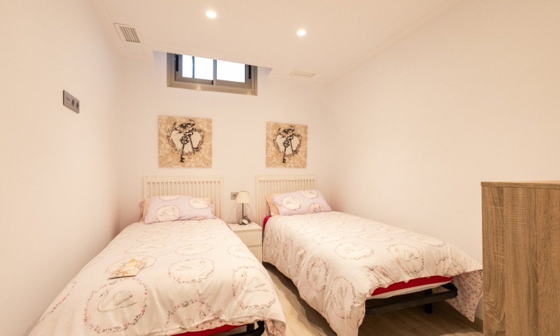 Használt Ingatlanok - Villa -
Orihuela - Inland