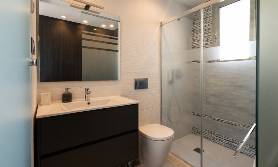 Használt Ingatlanok - Villa -
Orihuela - Inland