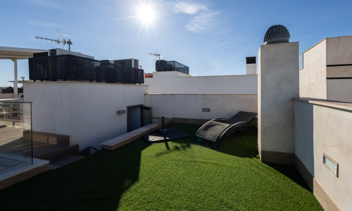 Használt Ingatlanok - Villa -
Orihuela - Inland