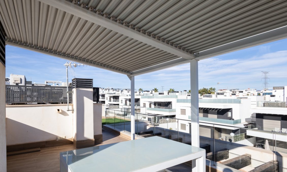 Használt Ingatlanok - Villa -
Orihuela - Inland