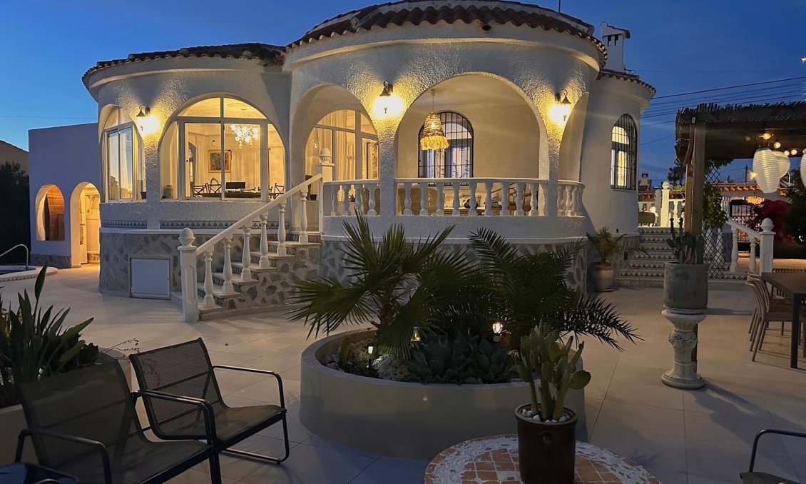 Használt Ingatlanok - Villa -
Torrevieja - Costa Blanca