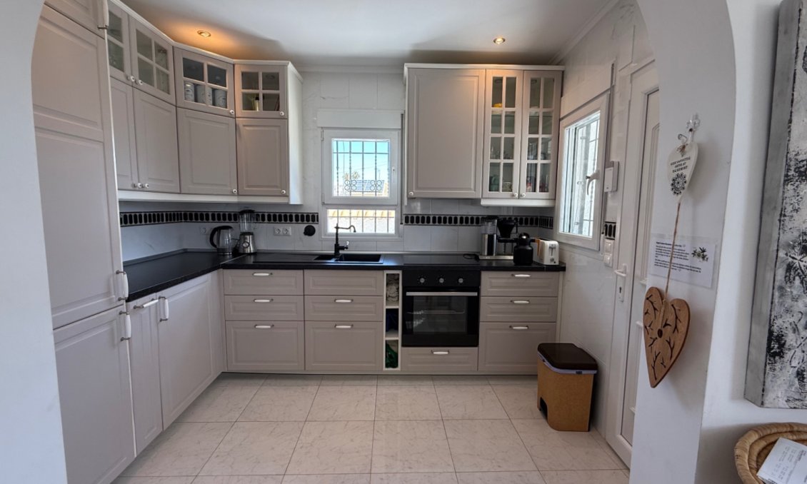 Használt Ingatlanok - Villa -
Torrevieja - Costa Blanca