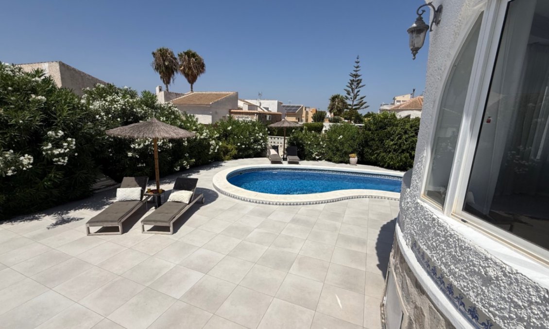 Használt Ingatlanok - Villa -
Torrevieja - Costa Blanca