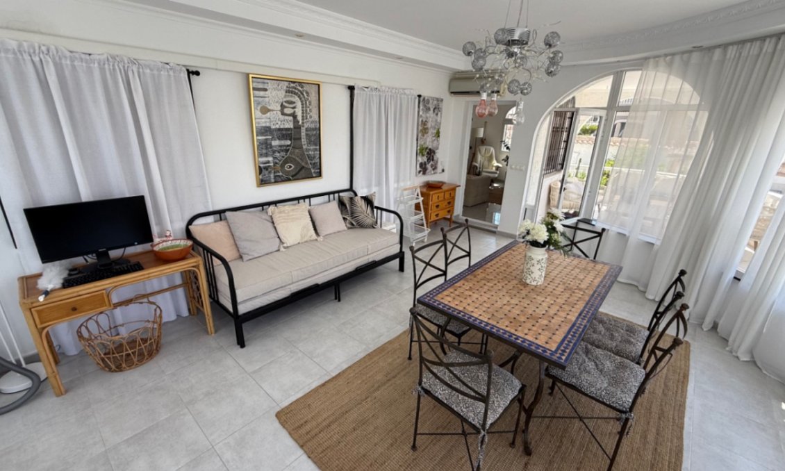 Használt Ingatlanok - Villa -
Torrevieja - Costa Blanca