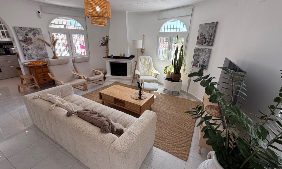 Használt Ingatlanok - Villa -
Torrevieja - Costa Blanca