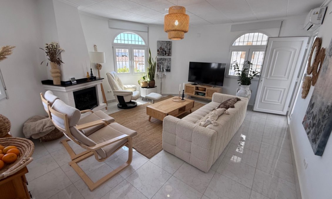 Használt Ingatlanok - Villa -
Torrevieja - Costa Blanca