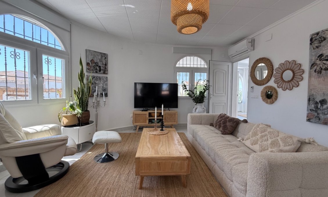 Használt Ingatlanok - Villa -
Torrevieja - Costa Blanca