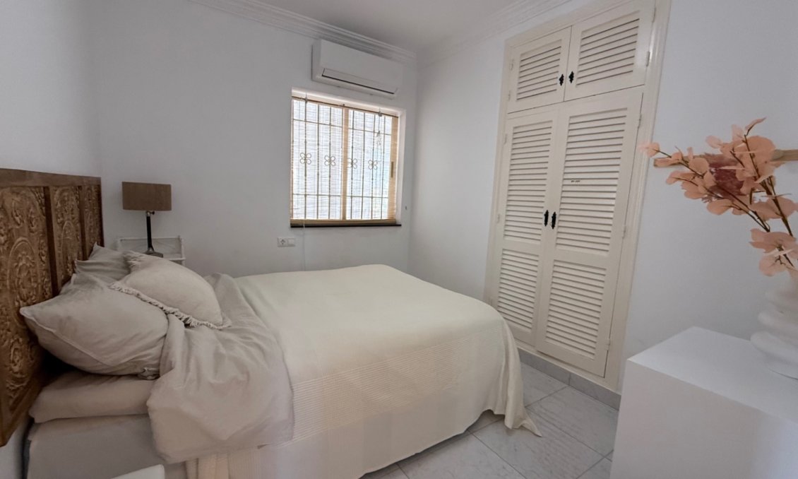 Használt Ingatlanok - Villa -
Torrevieja - Costa Blanca