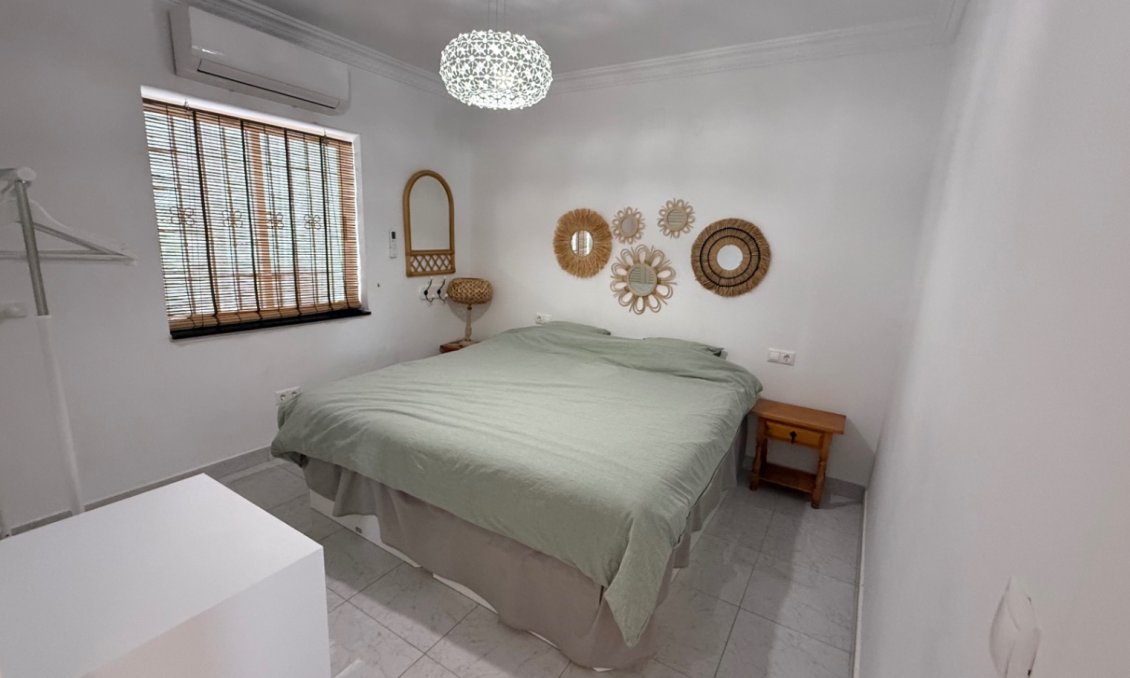 Használt Ingatlanok - Villa -
Torrevieja - Costa Blanca